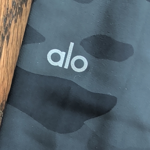 ALO Yoga Black and Gray Camouflage Leggings - Picture 2 of 4